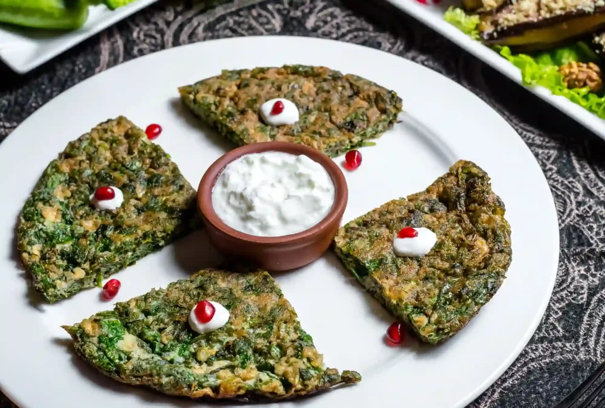 طرز تهیه کوکو سبزی با کشک